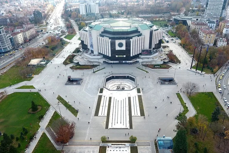Парково пространство НДК
